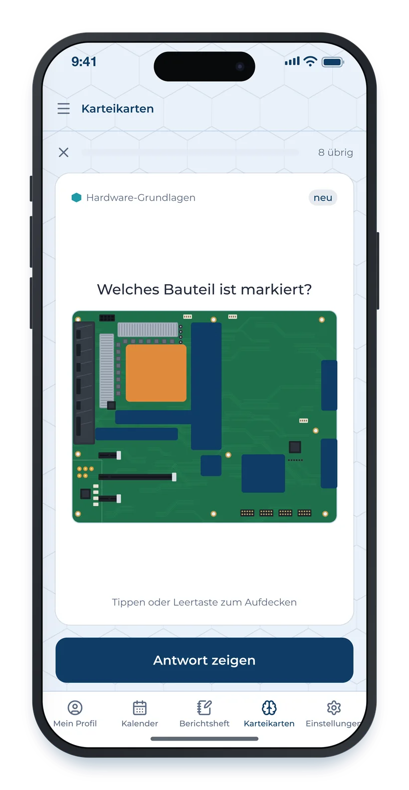 Eine Bildverdeckungs-Karte: ein Mainboard, auf dem die Bauteile verdeckt sind, das gefragte orange. Im Rundgang wird der CPU-Sockel aufgedeckt und mit „Gut“ bewertet, danach der Arbeitsspeicher.
